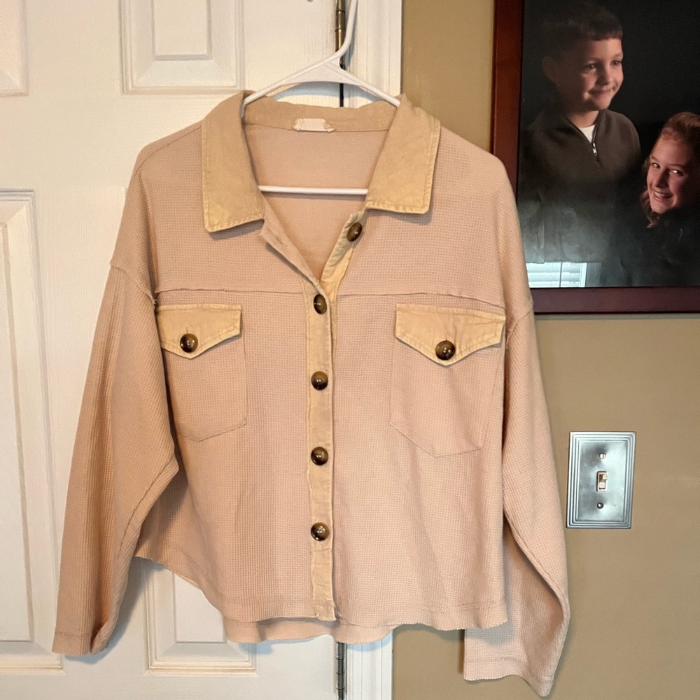 Altered state Beige Button-Up waffle Women's top small